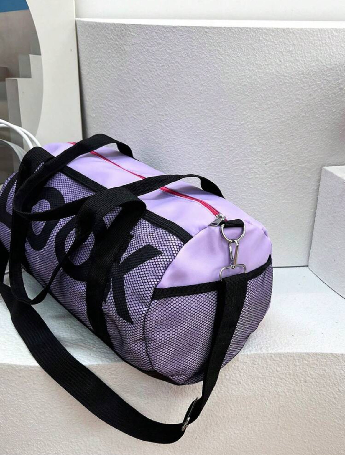 đ Sac de sport VIOLET stylĂ© et pratique â Lâalliance parfaite entre fonction et mode !